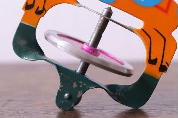 アンティーク雑貨　昭和期　タイガー商会　T.K　レトロなジョッキーゴマ(輸出用)(2)