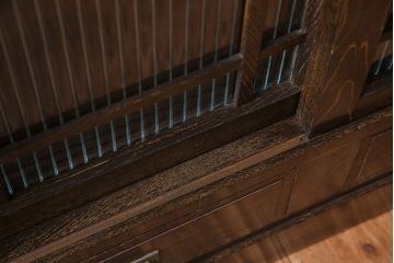 アンティーク家具　昭和初期　モールガラス　ナラ材　落ち着いた雰囲気漂う本箱(収納棚、食器棚)