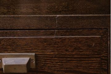 アンティーク家具　昭和初期　モールガラス　ナラ材　落ち着いた雰囲気漂う本箱(収納棚、食器棚)