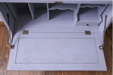 ペイント家具　ラベンダーのような色がかわいらしい小さなライティングビューロー(ワークデスク、在宅ワーク、在宅用、学習机)