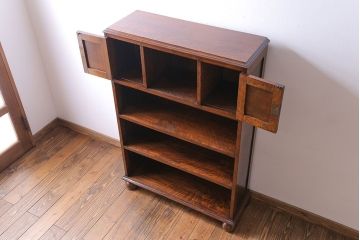 アンティーク家具　イギリスアンティーク　オーク材　シックな雰囲気が魅力のブックシェルフ(本棚、飾り棚)