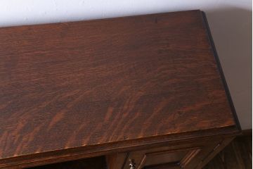 アンティーク家具　イギリスアンティーク　オーク材　シックな雰囲気が魅力のブックシェルフ(本棚、飾り棚)