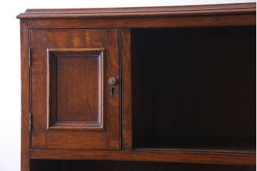 アンティーク家具　イギリスアンティーク　オーク材　シックな雰囲気が魅力のブックシェルフ(本棚、飾り棚)