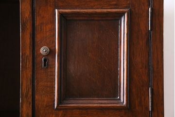 アンティーク家具　イギリスアンティーク　オーク材　シックな雰囲気が魅力のブックシェルフ(本棚、飾り棚)