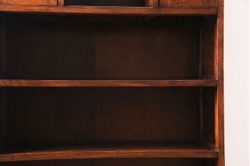 アンティーク家具　イギリスアンティーク　オーク材　シックな雰囲気が魅力のブックシェルフ(本棚、飾り棚)