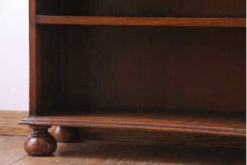 アンティーク家具　イギリスアンティーク　オーク材　シックな雰囲気が魅力のブックシェルフ(本棚、飾り棚)