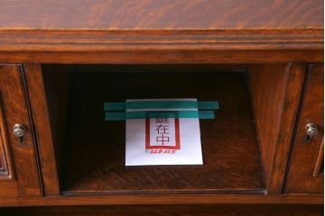 アンティーク家具　イギリスアンティーク　オーク材　シックな雰囲気が魅力のブックシェルフ(本棚、飾り棚)