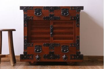 ビンテージ　民芸家具　前面ケヤキ材　米沢車箪笥(時代箪笥)