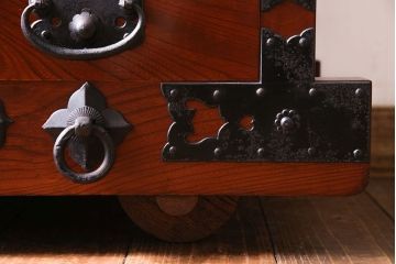 ビンテージ　民芸家具　前面ケヤキ材　米沢車箪笥(時代箪笥)