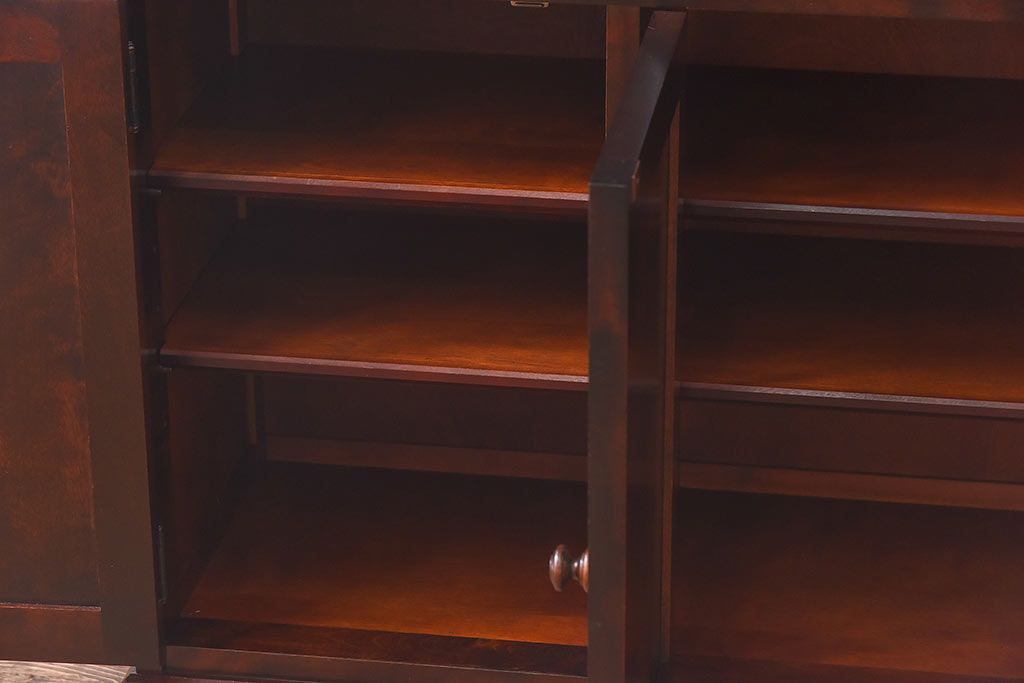 中古　美品　北海道民芸家具　HM165K　収納力抜群のシックな食器棚(カップボード、キャビネット)(定価57万円)(1)