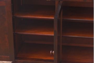 中古　美品　北海道民芸家具　HM165K　収納力抜群のシックな食器棚(カップボード、キャビネット)(定価57万円)(1)