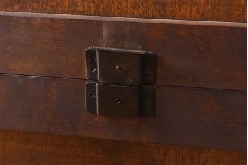 中古　美品　北海道民芸家具　HM165K　収納力抜群のシックな食器棚(カップボード、キャビネット)(定価57万円)(1)