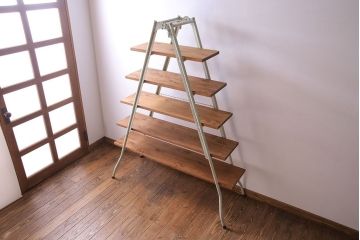 ペイント家具　お洒落な演出におすすめの大型ラダーシェルフ(脚立型飾り棚、ディスプレイラック)