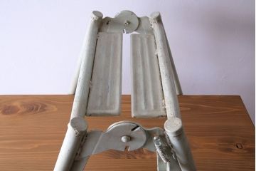 ペイント家具　お洒落な演出におすすめの大型ラダーシェルフ(脚立型飾り棚、ディスプレイラック)