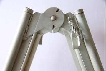 ペイント家具　お洒落な演出におすすめの大型ラダーシェルフ(脚立型飾り棚、ディスプレイラック)