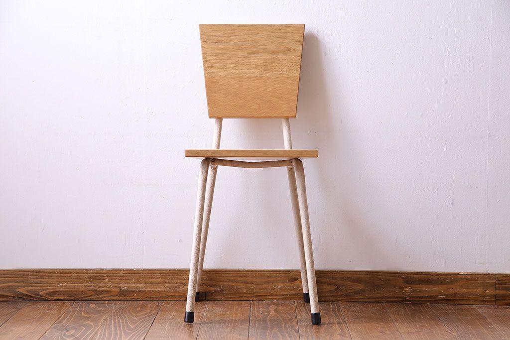 ペイント家具　ナラ材　ナチュラルな雰囲気漂うシンプルなチェア(イス、椅子)(1)