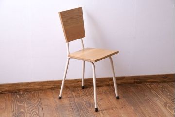 ペイント家具　ナラ材　ナチュラルな雰囲気漂うシンプルなチェア(イス、椅子)(1)