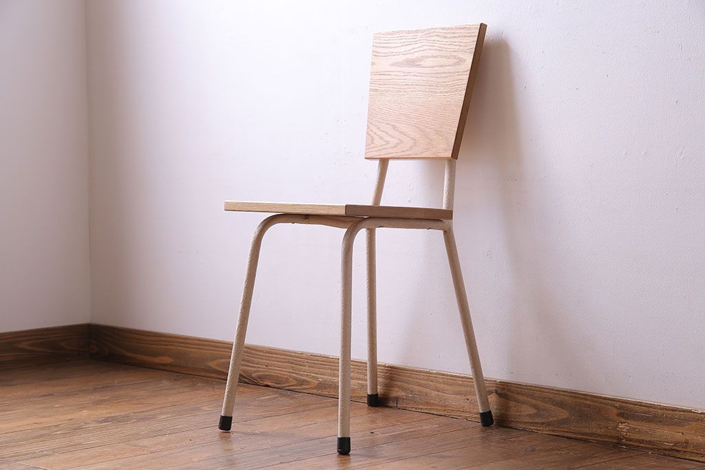 ペイント家具　ナラ材　ナチュラルな雰囲気漂うシンプルなチェア(イス、椅子)(1)