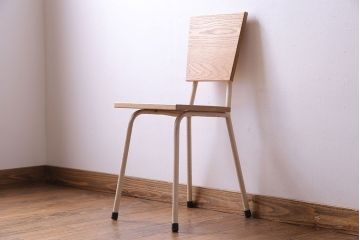 ペイント家具　ナラ材　ナチュラルな雰囲気漂うシンプルなチェア(イス、椅子)(1)