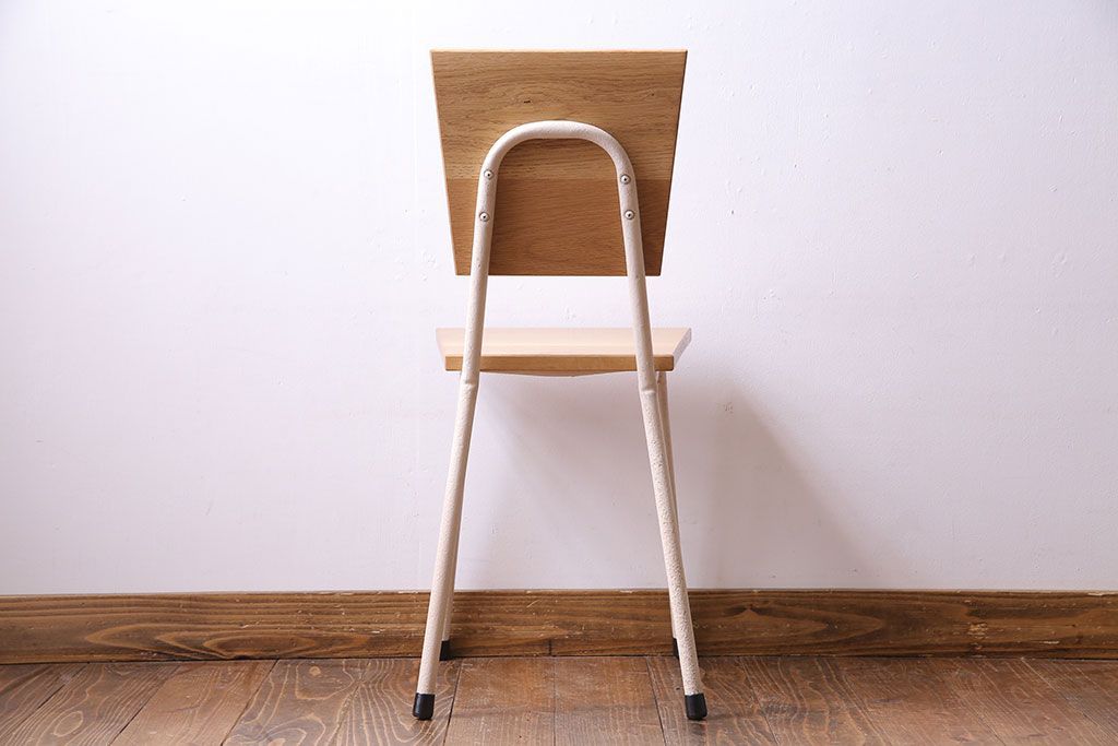 ペイント家具　ナラ材　ナチュラルな雰囲気漂うシンプルなチェア(イス、椅子)(1)