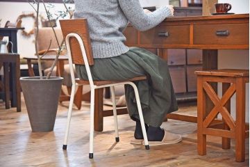 ペイント家具　ナラ材　ナチュラルな雰囲気漂うシンプルなチェア(イス、椅子)(2)