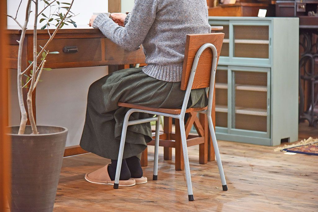 ペイント家具　ナラ材　ナチュラルな雰囲気漂うシンプルなチェア(イス、椅子)(3)