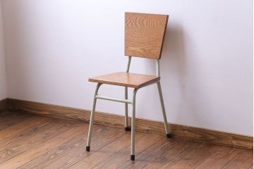 ペイント家具　ナラ材　ナチュラルな雰囲気漂うシンプルなチェア(イス、椅子)