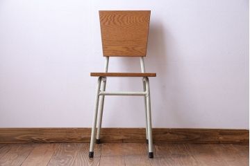 ペイント家具　ナラ材　ナチュラルな雰囲気漂うシンプルなチェア(イス、椅子)