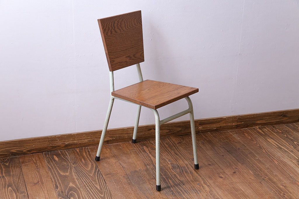 ペイント家具　ナラ材　ナチュラルな雰囲気漂うシンプルなチェア(イス、椅子)