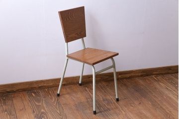 ペイント家具　ナラ材　ナチュラルな雰囲気漂うシンプルなチェア(イス、椅子)