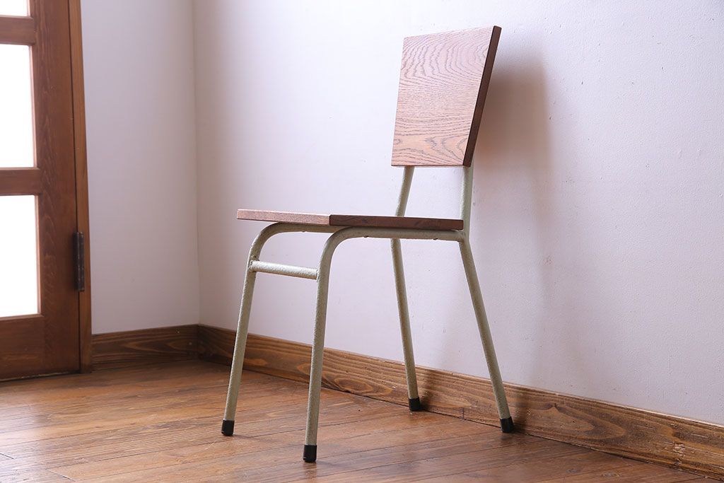 ペイント家具　ナラ材　ナチュラルな雰囲気漂うシンプルなチェア(イス、椅子)