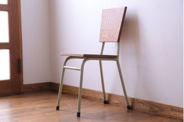 ペイント家具　ナラ材　ナチュラルな雰囲気漂うシンプルなチェア(イス、椅子)