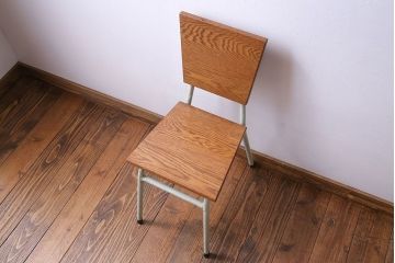 ペイント家具　ナラ材　ナチュラルな雰囲気漂うシンプルなチェア(イス、椅子)
