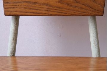 ペイント家具　ナラ材　ナチュラルな雰囲気漂うシンプルなチェア(イス、椅子)