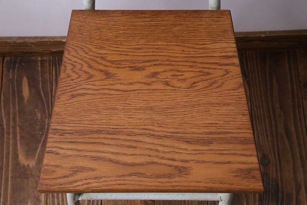 ペイント家具　ナラ材　ナチュラルな雰囲気漂うシンプルなチェア(イス、椅子)