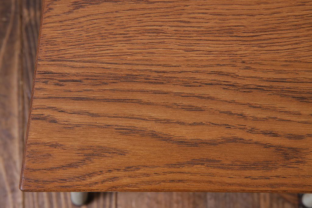 ペイント家具　ナラ材　ナチュラルな雰囲気漂うシンプルなチェア(イス、椅子)