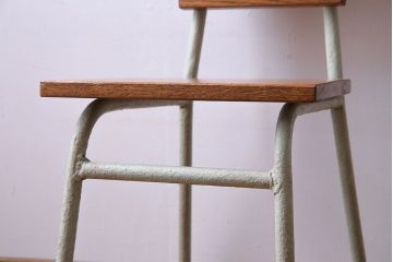 ペイント家具　ナラ材　ナチュラルな雰囲気漂うシンプルなチェア(イス、椅子)