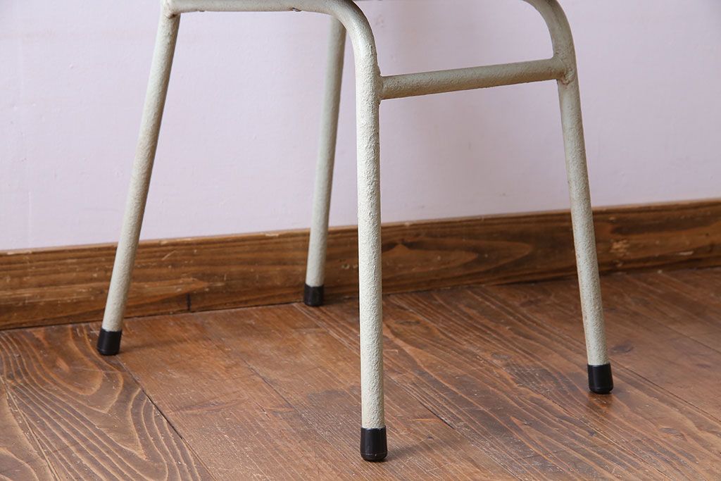 ペイント家具　ナラ材　ナチュラルな雰囲気漂うシンプルなチェア(イス、椅子)