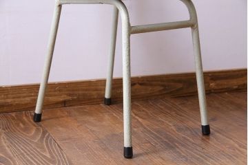 ペイント家具　ナラ材　ナチュラルな雰囲気漂うシンプルなチェア(イス、椅子)