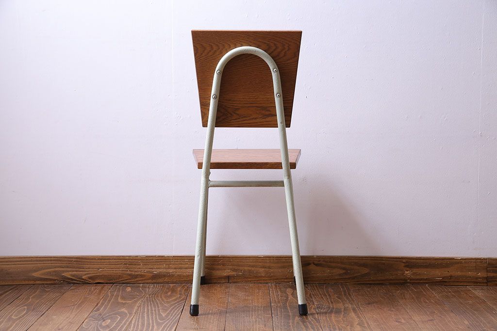 ペイント家具　ナラ材　ナチュラルな雰囲気漂うシンプルなチェア(イス、椅子)