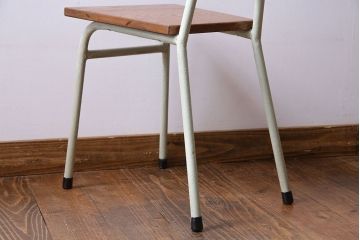 ペイント家具　ナラ材　ナチュラルな雰囲気漂うシンプルなチェア(イス、椅子)