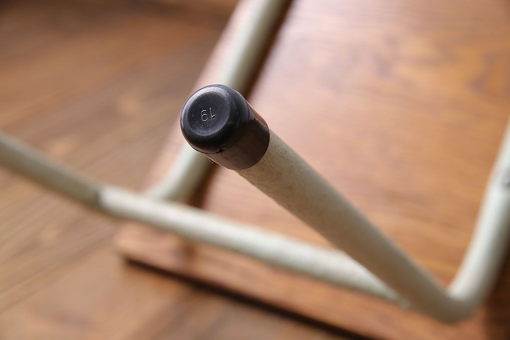 ペイント家具　ナラ材　ナチュラルな雰囲気漂うシンプルなチェア(イス、椅子)