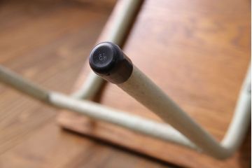 ペイント家具　ナラ材　ナチュラルな雰囲気漂うシンプルなチェア(イス、椅子)