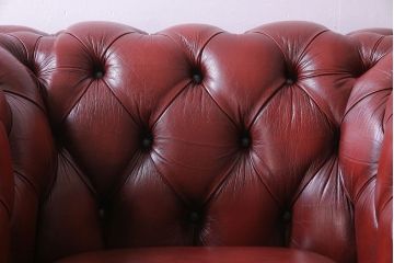 アンティーク家具　イギリス製　本革 1P ラグジュアリーなチェスターフィールドソファ