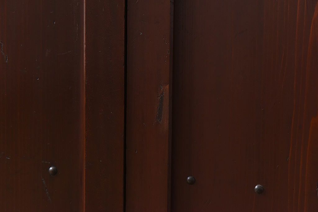 骨董・古民具　いぶされたような味わい深い木の色合いが魅力のガラス入り格子戸(ガラス戸、引き戸、建具)2枚セット