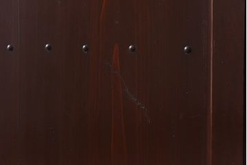 骨董・古民具　いぶされたような味わい深い木の色合いが魅力のガラス入り格子戸(ガラス戸、引き戸、建具)2枚セット