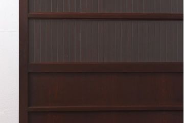 骨董・古民具　いぶされたような味わい深い木の色合いが魅力のガラス入り格子戸(ガラス戸、引き戸、建具)2枚セット