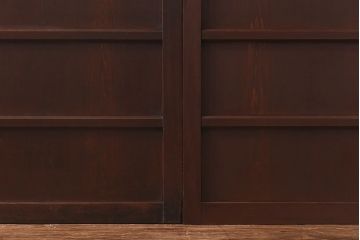 骨董・古民具　いぶされたような味わい深い木の色合いが魅力のガラス入り格子戸(ガラス戸、引き戸、建具)2枚セット