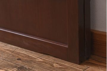 骨董・古民具　いぶされたような味わい深い木の色合いが魅力のガラス入り格子戸(ガラス戸、引き戸、建具)2枚セット