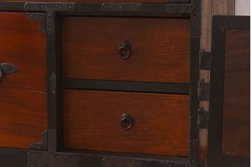 アンティーク家具　和製アンティーク　リメイク　前面ケヤキ材の脚付き二本松箪笥ローボード(和タンス、衣装箪笥)